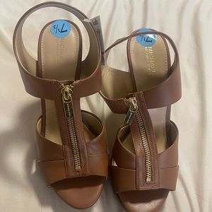 New MICHAEL Michael Kors Berkeley T Strap 7.5!